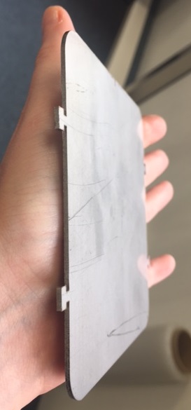 Qualität des Laserschneidens eines Werkstücks mit Gas aus einem Generator 