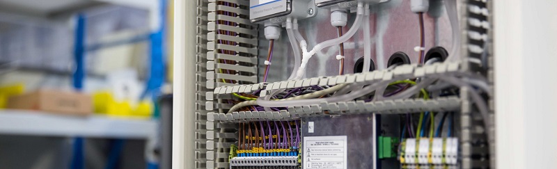 Montage von elektronischen Bauteilen