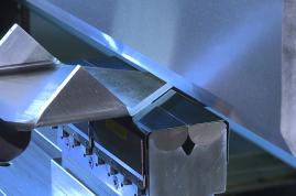 Outil poinçon et matrice pour presse plieuse